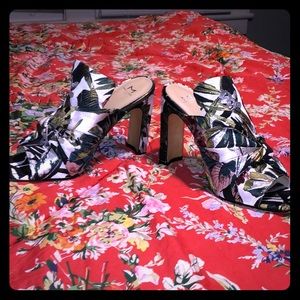 Size 8.5 Marc fisher LTD woman’s hogan 3